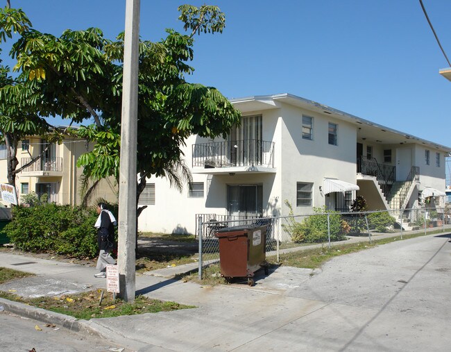 1645 SW 2nd St in Miami, FL - Building Photo - Building Photo