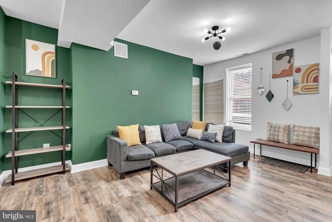 210 W Read St, Unit 2 in Baltimore, MD - Building Photo - Building Photo