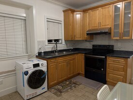 7519 14th Ave in Burnaby, BC - Building Photo