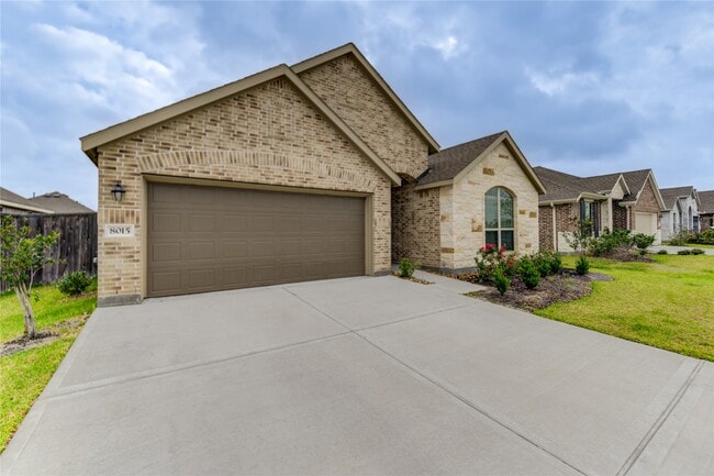property at 8015 Eagle Crk Ln