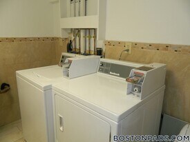 524 Putnam Ave in Cambridge, MA - Building Photo