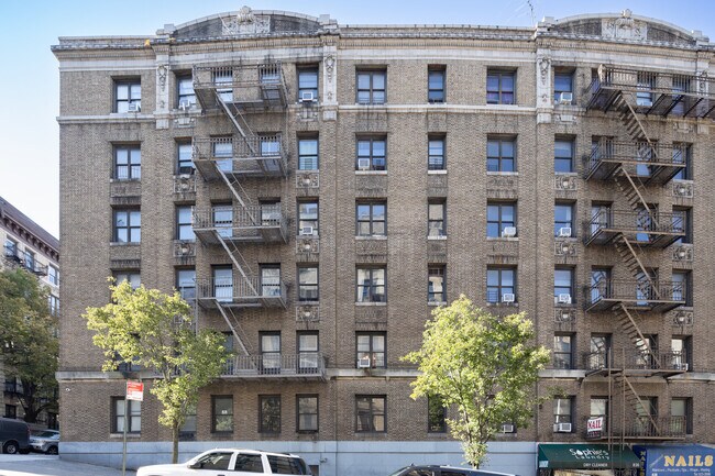 90 Pinehurst Ave in New York, NY - Building Photo - Building Photo