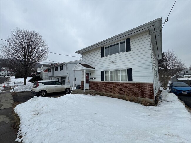 58 High St in Johnson City, NY - Building Photo - Building Photo