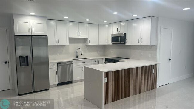 4101 SW 48th Ct in Fort Lauderdale, FL - Foto de edificio - Building Photo