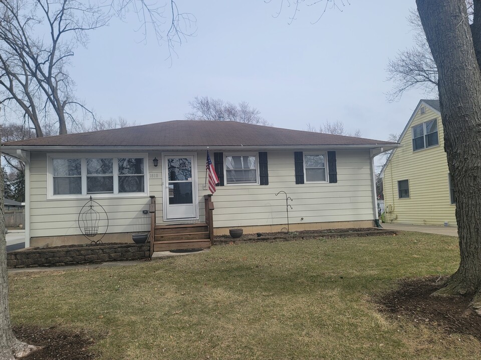 1818 S 4th Pl in St. Charles, IL - Building Photo