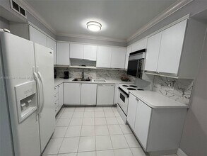 16300 Golf Club Rd in Weston, FL - Building Photo - Building Photo