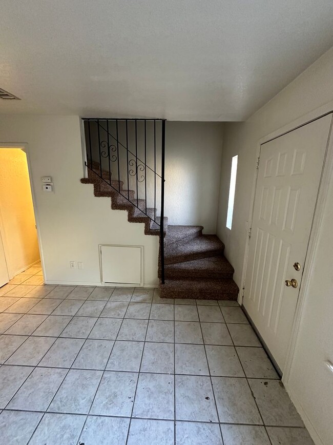 1943 Shadowbrook Dr-Unit -1943 Shadowbrook #2 in Merced, CA - Foto de edificio - Building Photo
