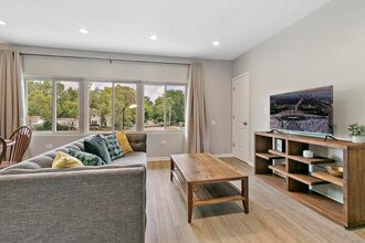 931 W Glen Flora Ave in Waukegan, IL - Building Photo - Building Photo