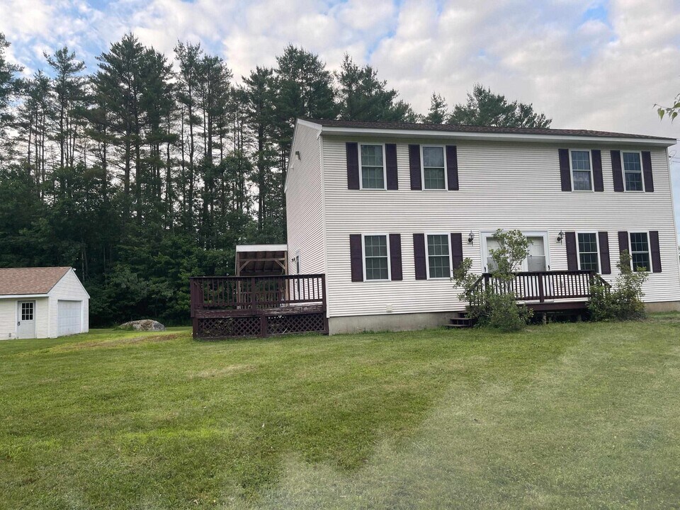 9 Crate Ln in Canaan, NH - Foto de edificio