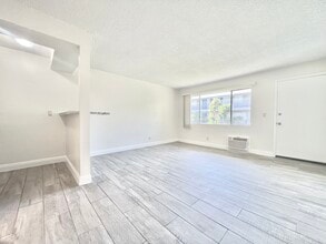 Lexington Courtyard in Anaheim, CA - Building Photo - Building Photo