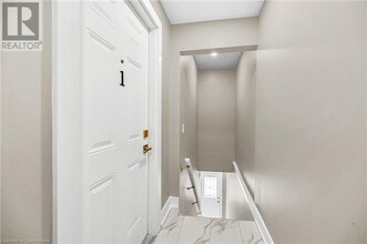 1466 Main St E in Hamilton, ON - Building Photo - Building Photo