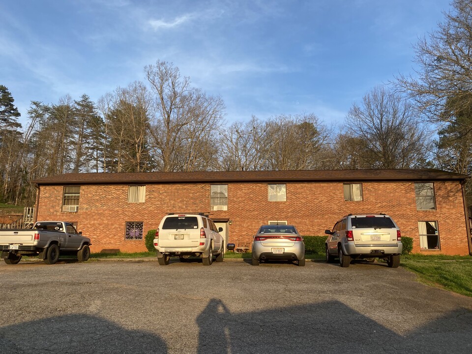 Campus Apartments Riverside in Cullowhee, NC - Building Photo