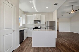 10419 Red Cardinal Dr in Cleveland, TX - Building Photo - Building Photo