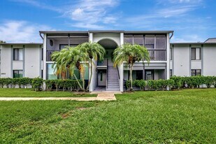 1002 Green Pine Blvd in West Palm Beach, FL - Building Photo