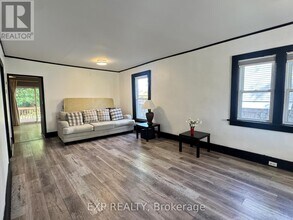 5205 Palmer Ave in Niagara Falls, ON - Foto de edificio - Building Photo