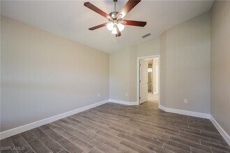 2519 24th St W in Lehigh Acres, FL - Foto de edificio - Building Photo
