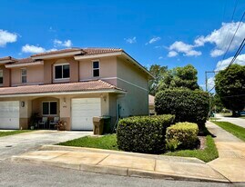 4901 Palm Garden Ln in Davie, FL - Building Photo