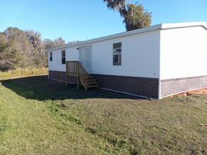 4043 NW 40th St in Lake Panasoffkee, FL - Building Photo - Building Photo