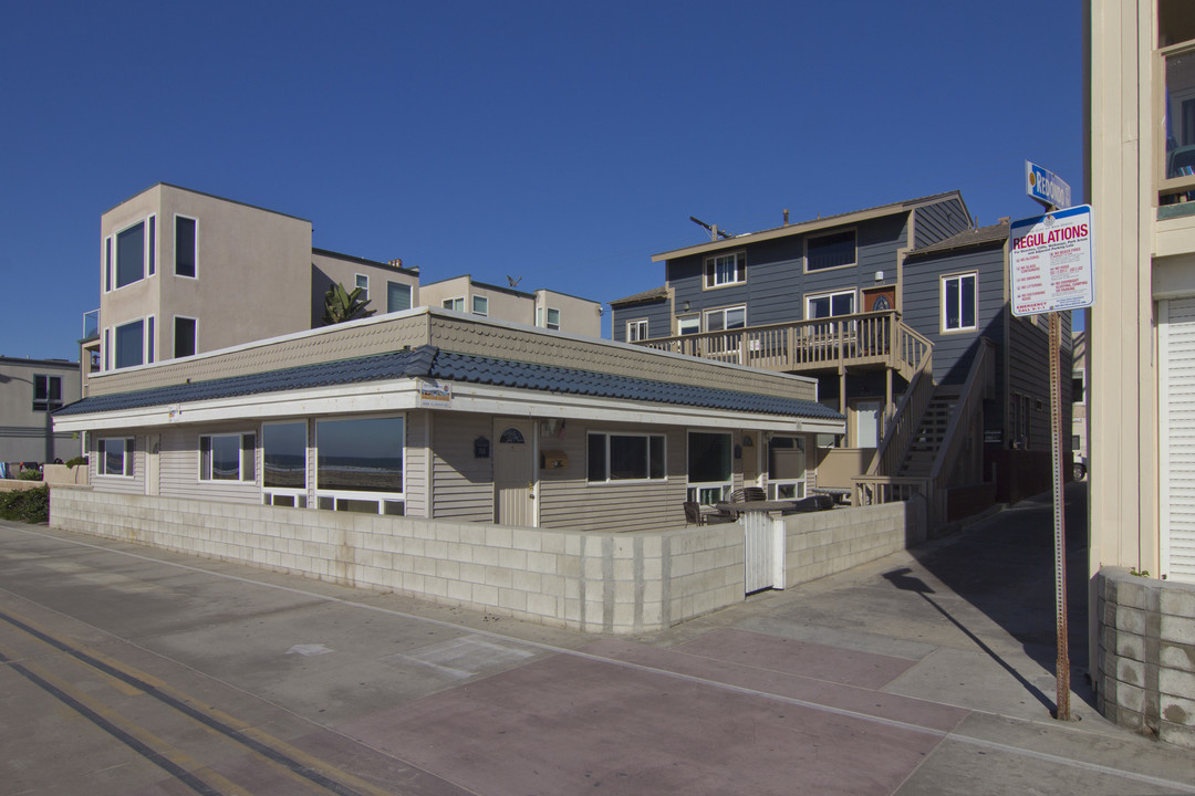 3769 Ocean Front in San Diego, CA - Building Photo