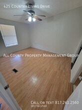425 Country Living Dr in Newark, TX - Building Photo - Building Photo