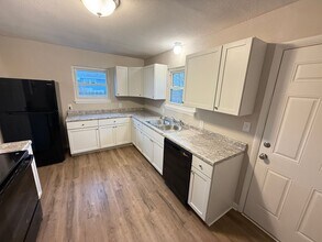 2226 N Kentwood Ave in Springfield, MO - Building Photo - Building Photo