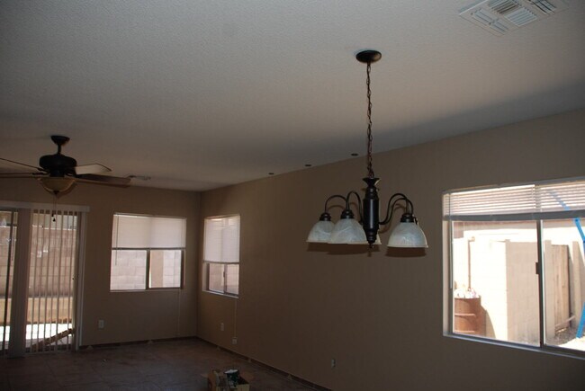 8335 W Hammond Ln in Tolleson, AZ - Building Photo - Building Photo