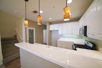 24063 Avocado Ln in Santa Clarita, CA - Building Photo - Building Photo