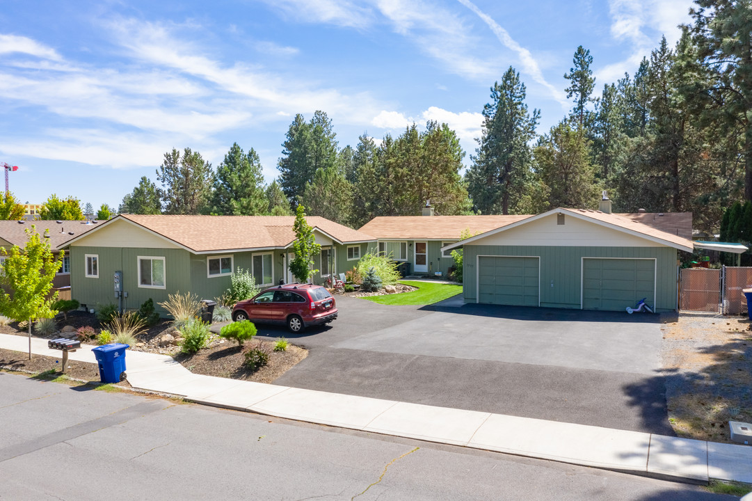 1535 SW Knoll Ave in Bend, OR - Building Photo