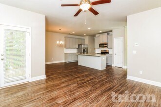 673 Ireland Ln in Dallas, GA - Foto de edificio - Building Photo