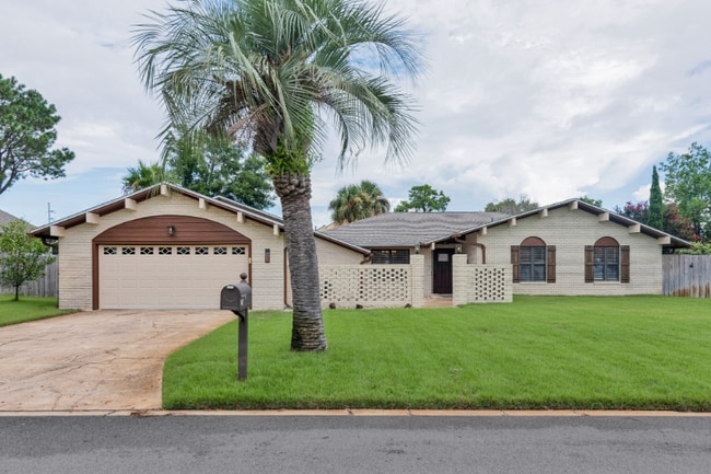 967 Grand Canal St in Gulf Breeze, FL - Foto de edificio - Building Photo