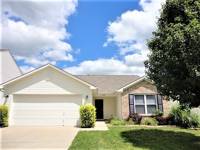9892 Cedarstone Ln in Avon, IN - Building Photo