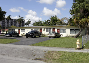 1293 NE 109th St in Miami, FL - Building Photo - Building Photo