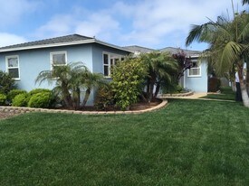 302 Whaley St, Unit na in Oceanside, CA - Building Photo