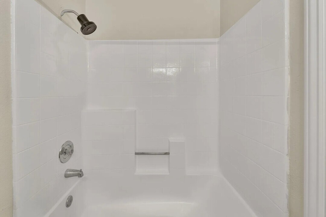 43916 Silver Bow Rd in Lancaster, CA - Building Photo