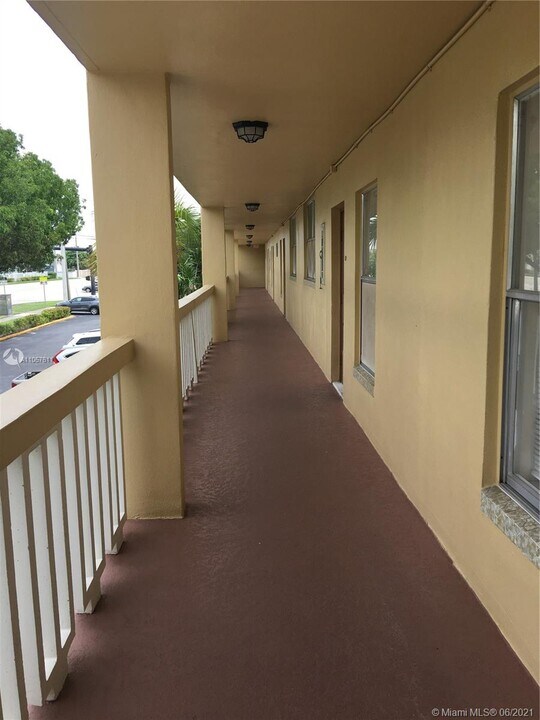 6350 NW 62nd St-Unit -211 in Fort Lauderdale, FL - Building Photo