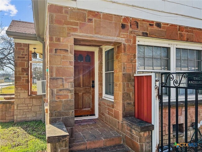 202 S Clear St in San Saba, TX - Building Photo - Building Photo