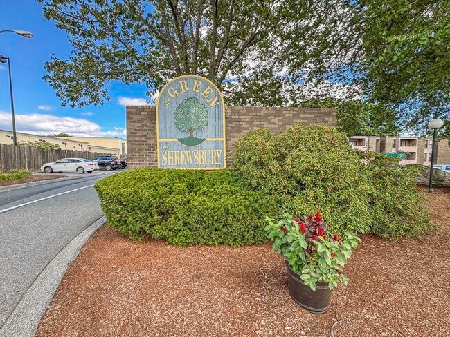 property at 30 Shrewsbury Green Dr