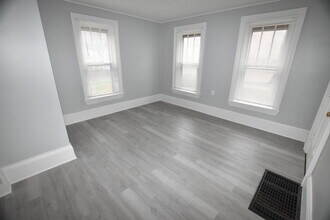 426 N Lake St in Aurora, IL - Foto de edificio - Building Photo