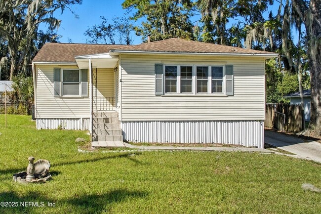 property at 1546 River Hills Cir W