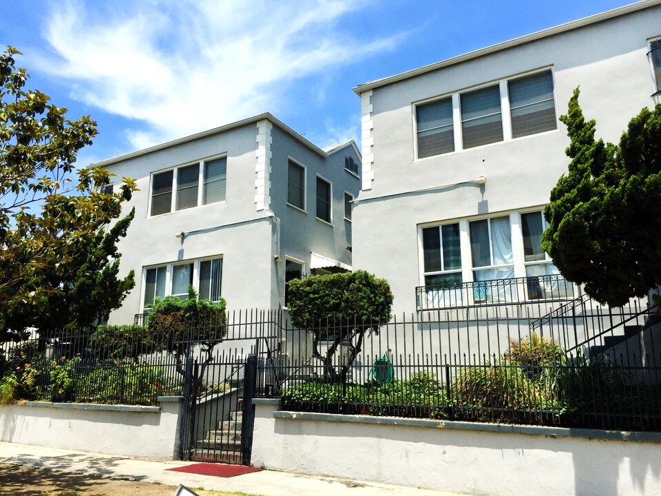 2917-2923 Leeward Ave in Los Angeles, CA - Foto de edificio