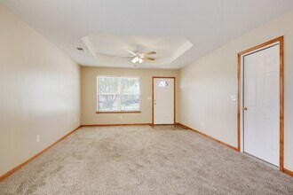 310 NE 7th St in Oak Grove, MO - Building Photo - Building Photo