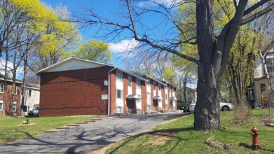 Court Plaza Apartments in Syracuse, NY - Building Photo - Building Photo