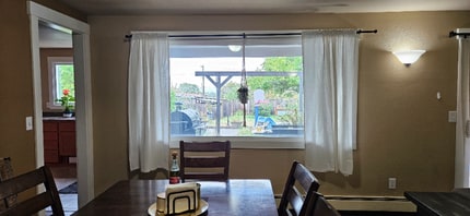 1212 S 101st St in Burien, WA - Foto de edificio - Building Photo