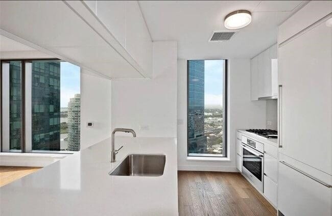 99 Hudson St, Unit 2511 in Jersey City, NJ - Building Photo - Building Photo