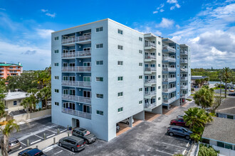 San Remo in Redington Shores, FL - Building Photo - Building Photo