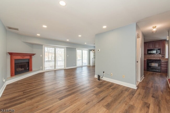 56 Woods Edge Dr in Roxbury Township, NJ - Building Photo - Building Photo