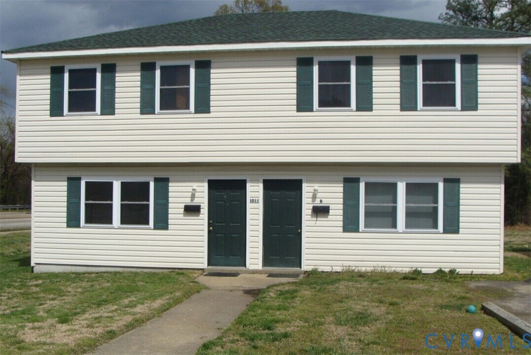 1019 Liberty Ave in Hopewell, VA - Foto de edificio