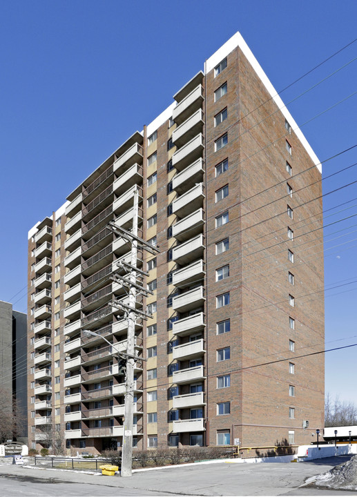 Riverside Towers in Ottawa, ON - Building Photo