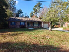 120 Ferncliff Dr in Williamsburg, VA - Building Photo