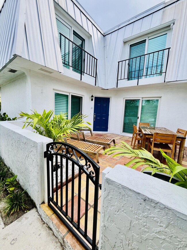 106 Linda Ln in Riviera Beach, FL - Building Photo - Building Photo